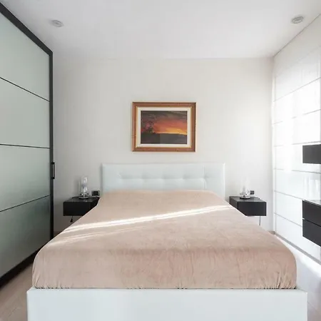 Immobiliare Jvl - Shopping Center Apartment